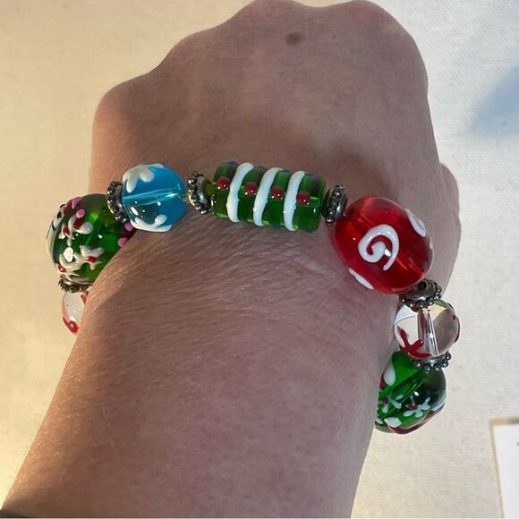 Christmas bracelet handmade lampworked glass beads stretchy bracelet - Picture 5 of 12